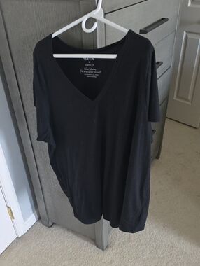 torrid Black V-Neck Tee Shirt